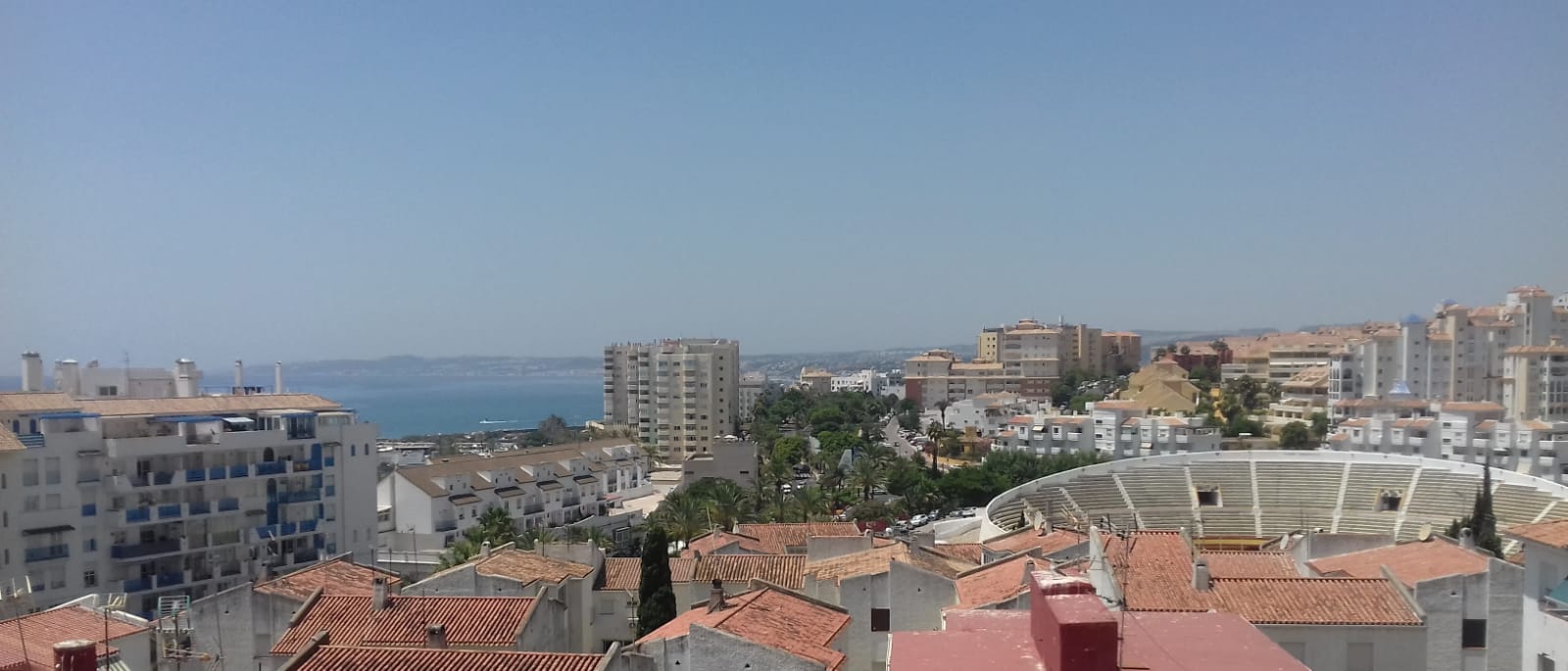 Se alquila piso de 2 dormitorios en el puerto de Estepona con vistas al mar - mibgroup.es
