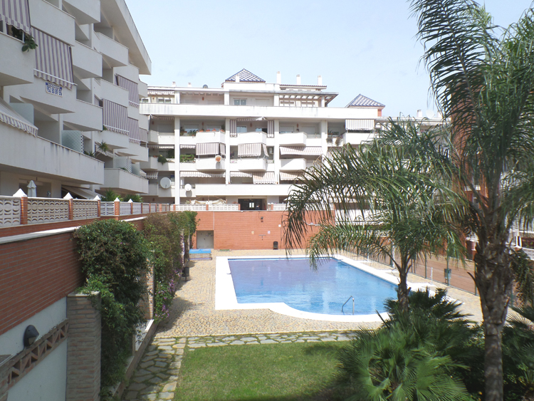 Apartamento de alquiler en Avenida Puerta del Mar, Puerto - Plaza de Toros, Estepona - mibgroup.es