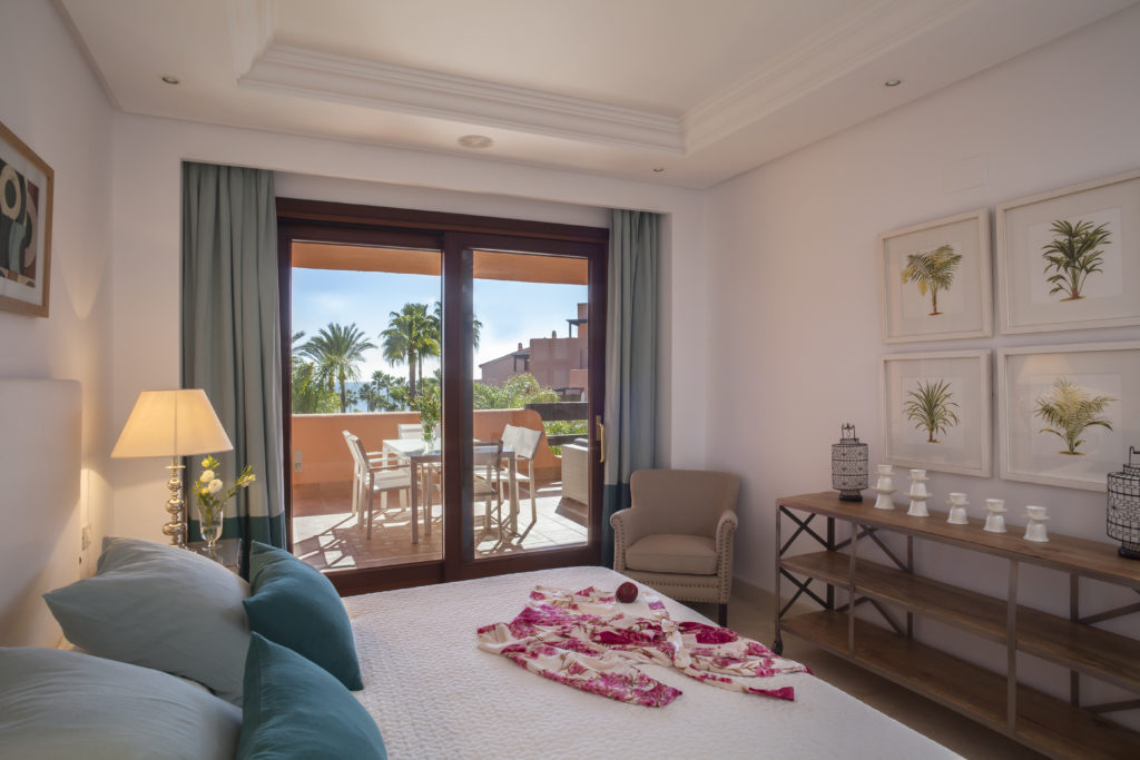 Two bedroom sea view luxury apartment in Estepona - mibgroup.es