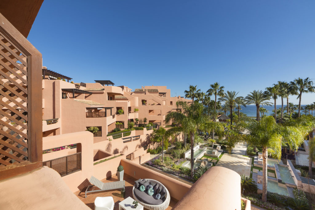 Two bedroom sea view luxury apartment in Estepona - mibgroup.es