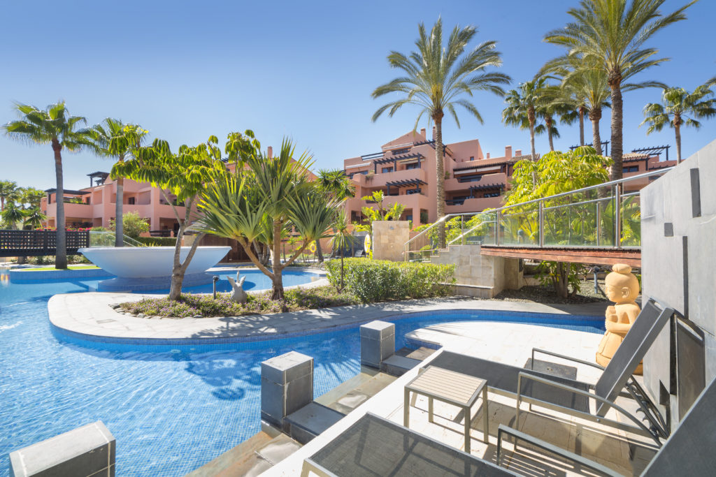 Two bedroom sea view luxury apartment in Estepona - mibgroup.es