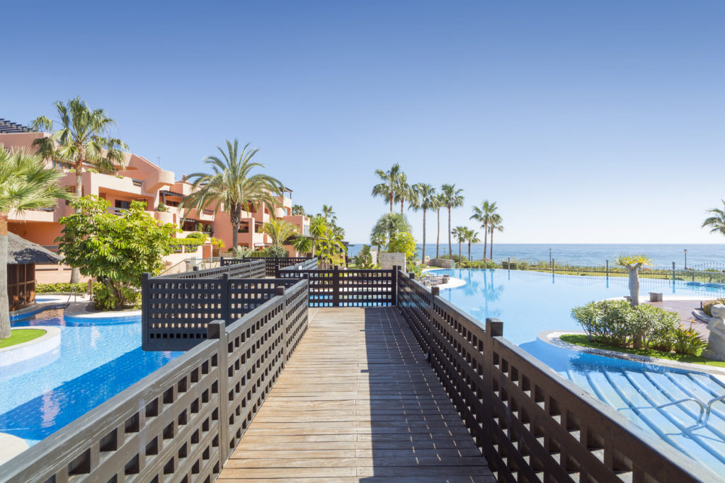 Two bedroom sea view luxury apartment in Estepona - mibgroup.es