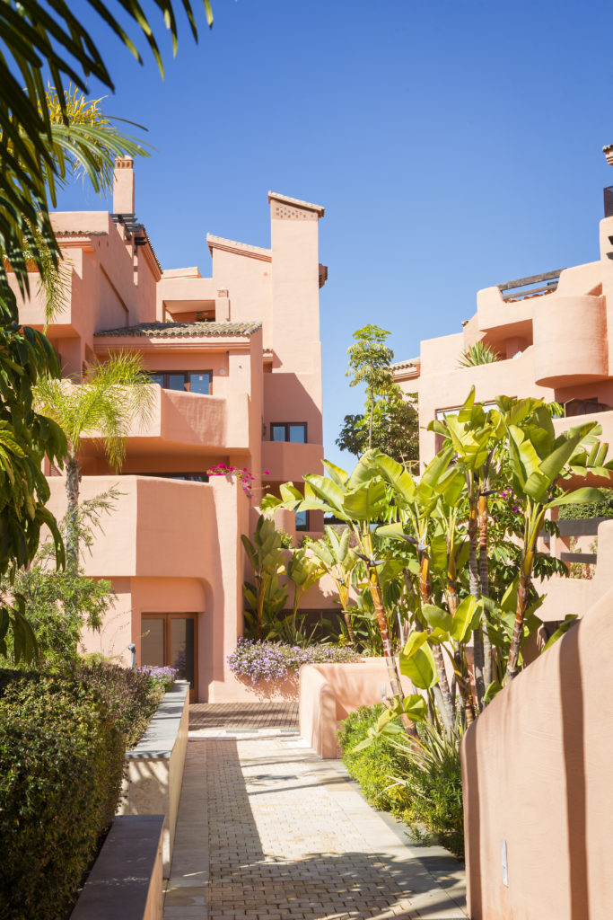 Two bedroom sea view luxury apartment in Estepona - mibgroup.es