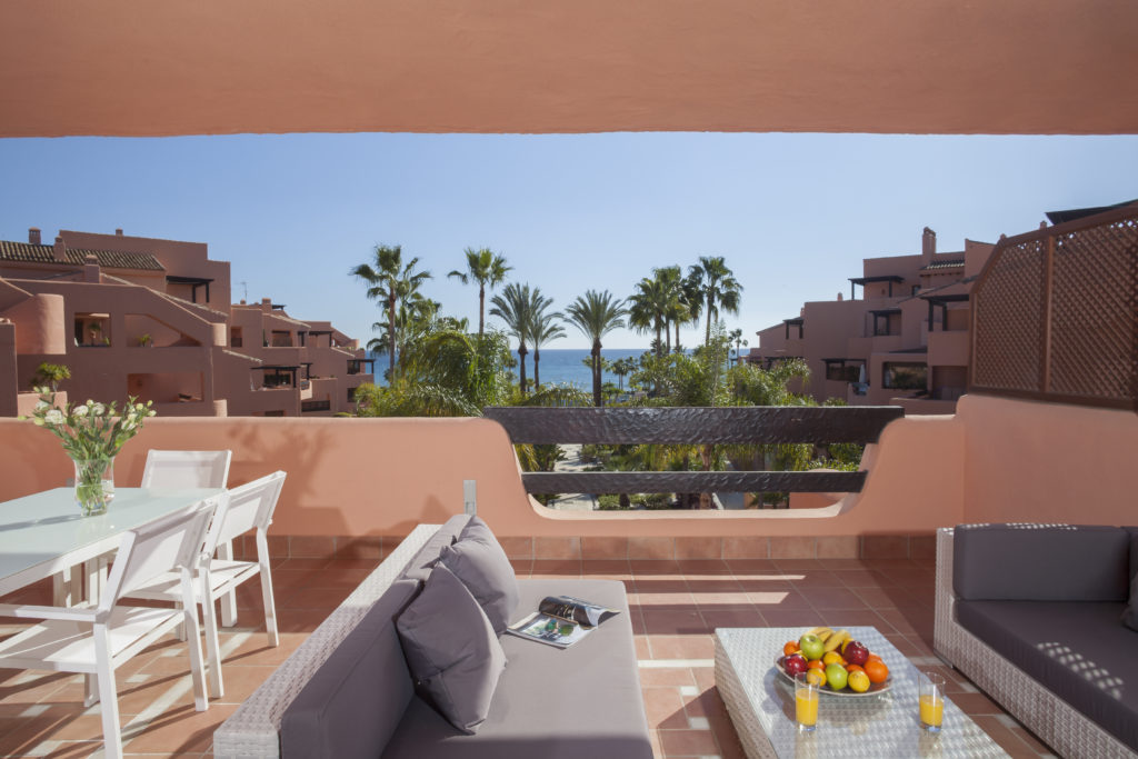 Two bedroom sea view luxury apartment in Estepona - mibgroup.es