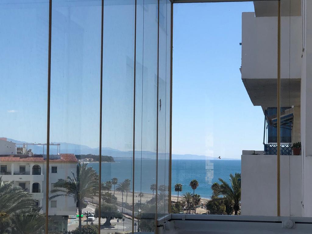 Apartamento de 1 dormitorio en alquiler en el puerto de Estepona - mibgroup.es